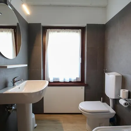 Immerso Nella Natura Con Parcheggio - Ciclamino بيت ضيافة *